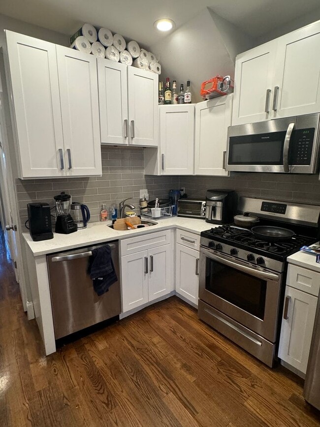 Photo - Great 4 bedroom w/ 2 full bathrooms - Northeastern