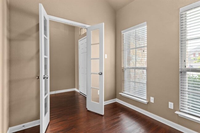 Photo - 3310 Greyfriar Dr