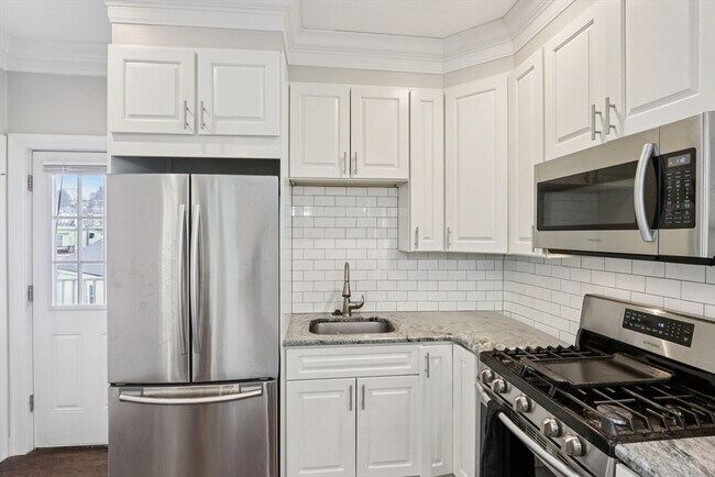 Photo - 1048 Saratoga St Unit 3