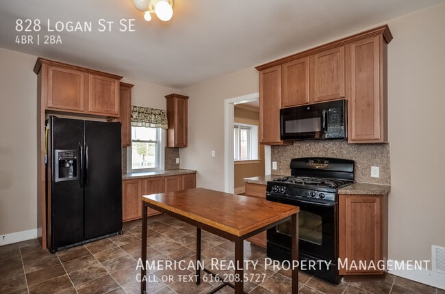 Photo - 828 Logan St SE
