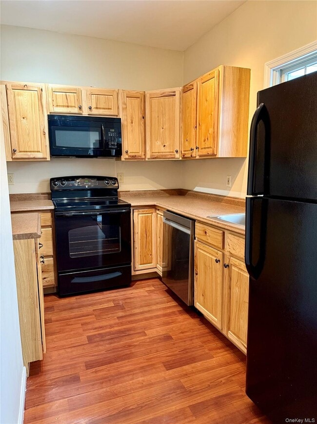 Photo - 91-97-97 Sawmill Rd