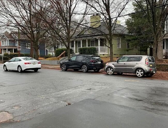 Photo - 568 Auburn Ave NE