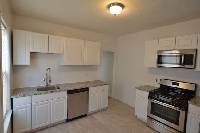 Building Photo - 28 Taft St Unit 2