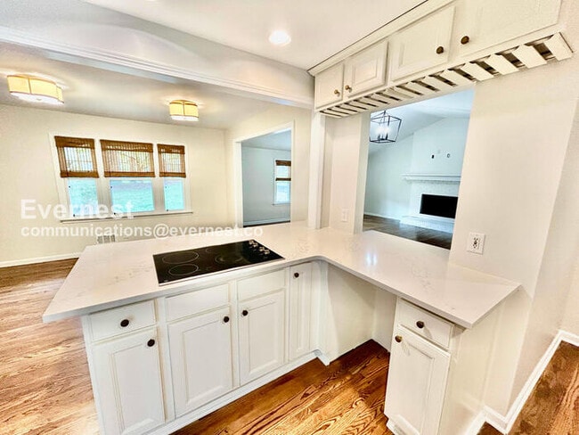 Photo - 210 Pinetree Cir