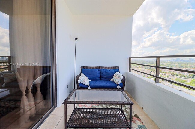 Building Photo - 2500 Parkview Dr Unit 2107