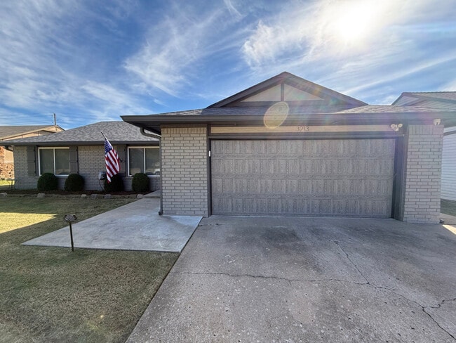 Photo - 3213 E Oakridge St