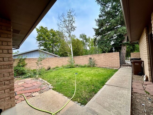 Photo - 957 Roxwood Ln