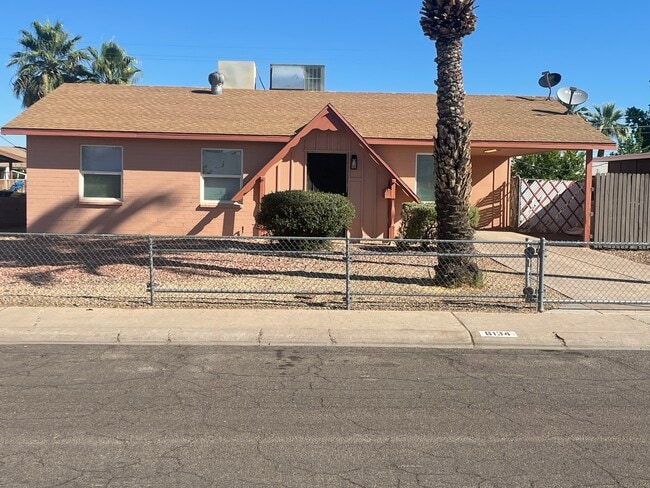 Three Bed Two Bath Fenced Yard - Three Bed Two Bath Fenced Yard House
