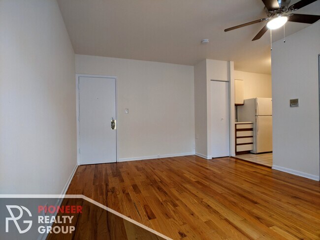 Photo - 813 W Cornelia Ave