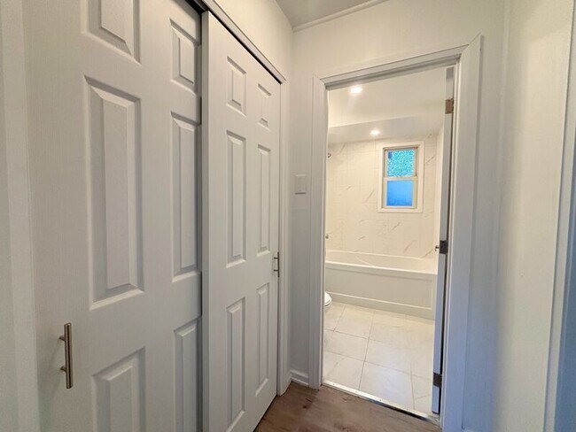 Photo - 453 Paling Ave Unit 1