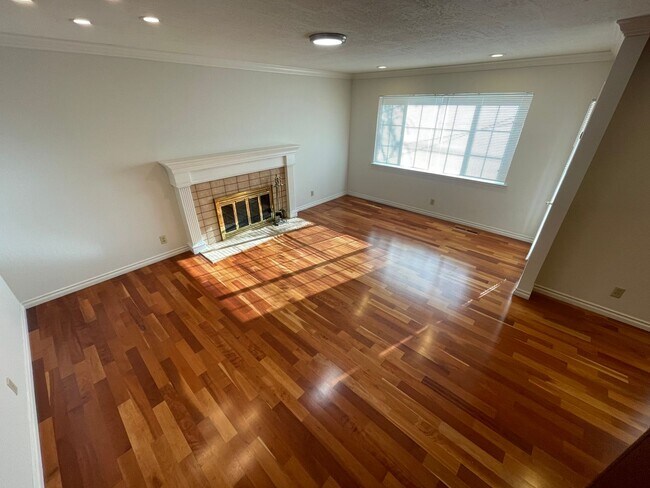 Photo - $3,890 / 4b/2bth - CUTE HOME IN GLENMOOR