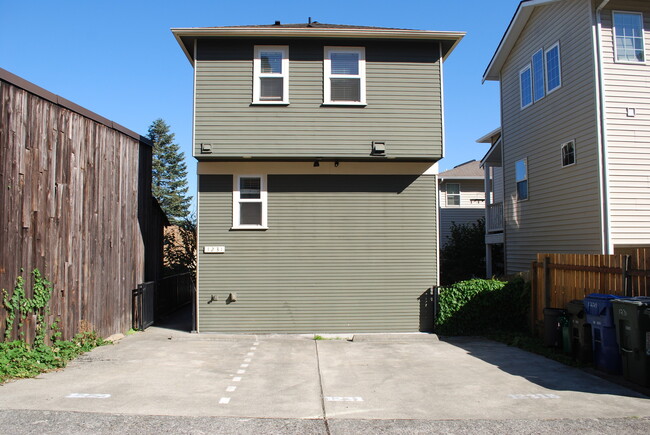 6th Ave N (1231) - 6th Ave N (1231) Apartment Unit Upper (A)