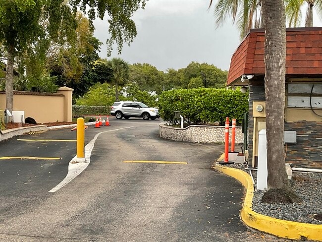 Photo - 4008 Inverrary Dr