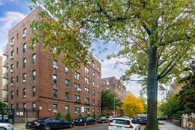 La Clinton House 657 E 26th St - 657 E 26th St