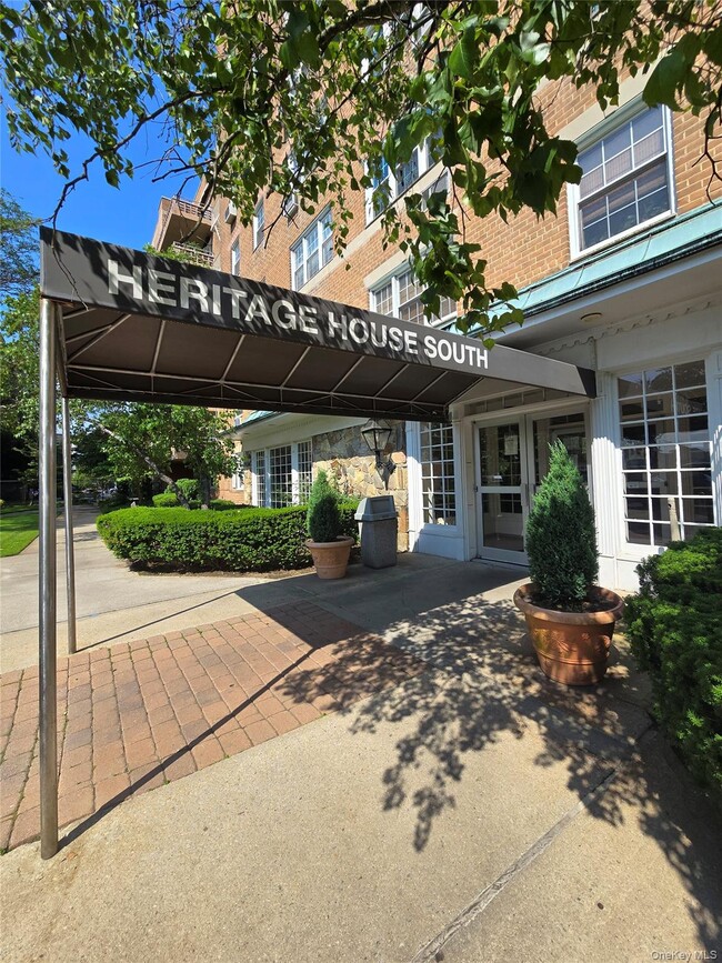 Building Photo - 151-35 84th St Unit 2M