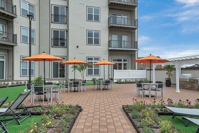 Photo - 240 State St