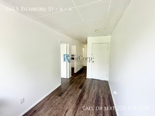 Photo - 344.5 Richmond St