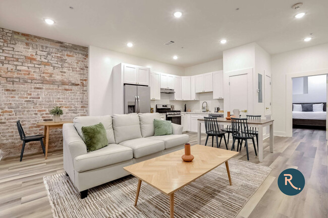 Building Photo - 1050 Annunciation St Rental
