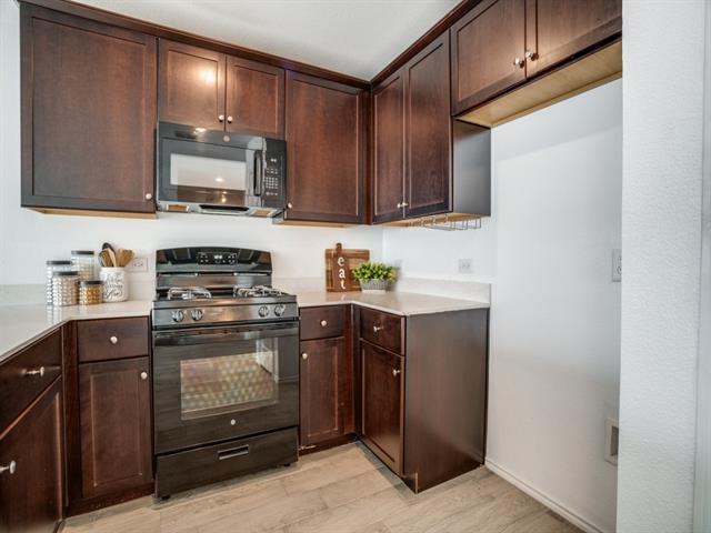 Photo - 1505 Helmoken Falls Dr