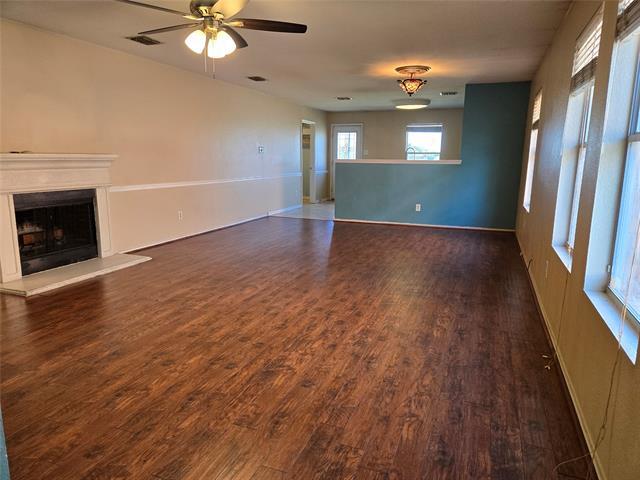 Photo - 1513 Breeze Ln