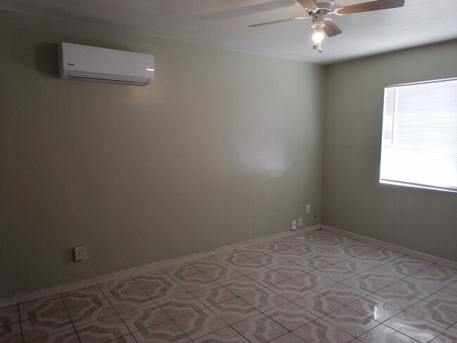 Photo - 708 Pinewood Ct