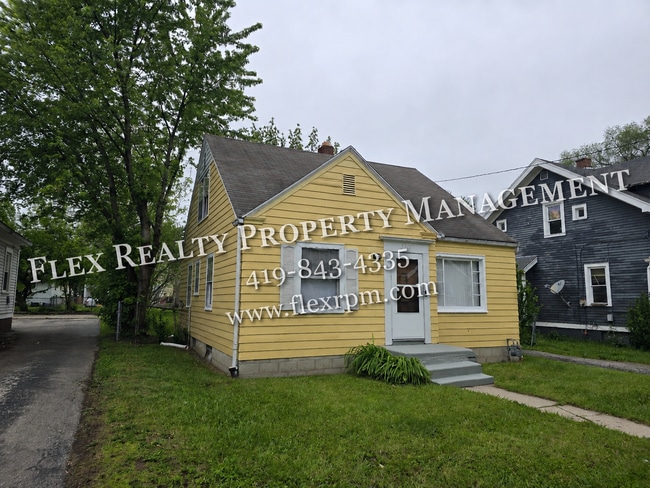 Building Photo - Great West Toledo Home