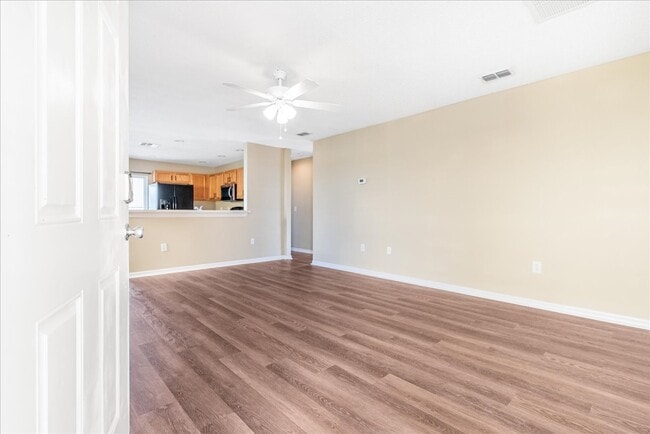 Photo - 233 Southbridge Cir