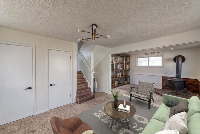 Photo - 729 Jessop Ave