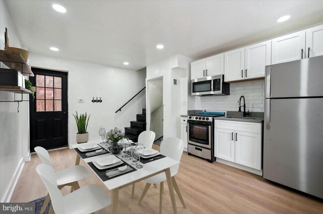 Photo - 107 W Thompson St Townhome