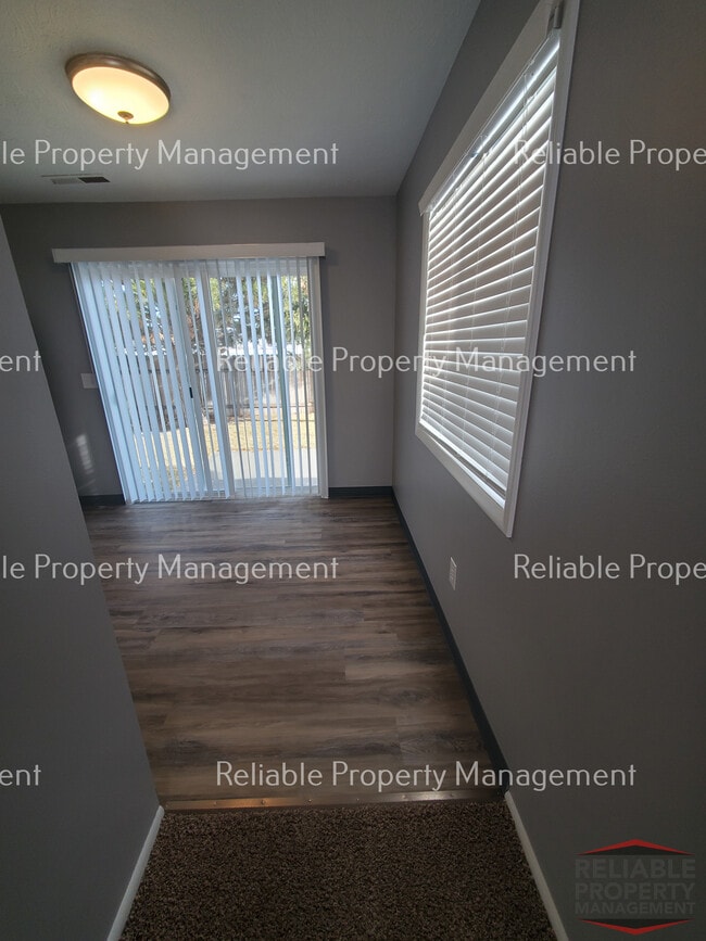 Photo - 209 S Adam Ln