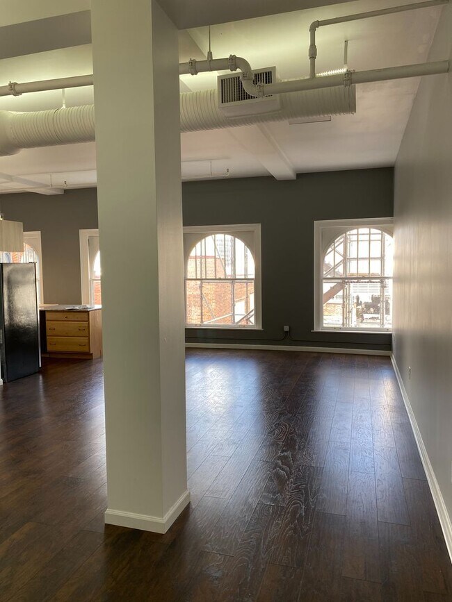 Photo - 1555 California St