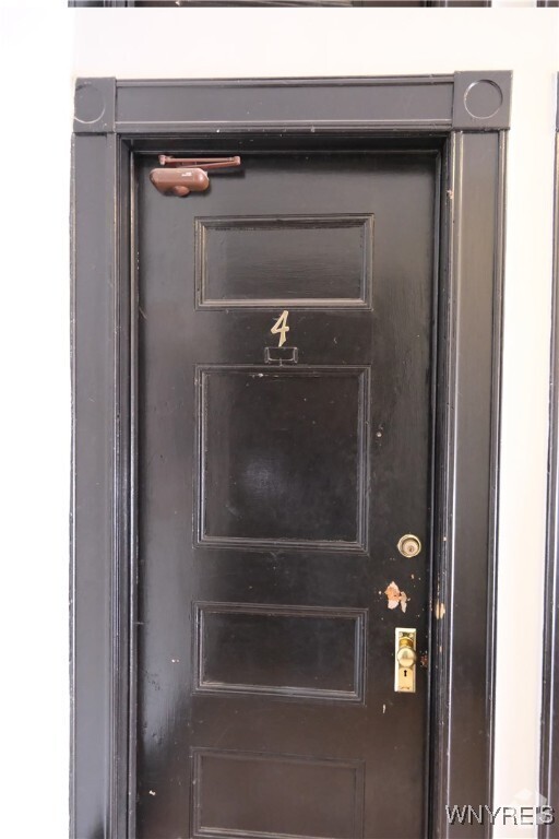 Building Photo - 88 W Utica St Rental