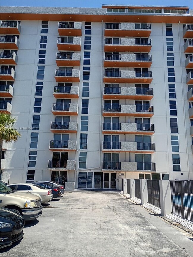 Building Photo - 2075 NE 164th St Unit 804 Rental
