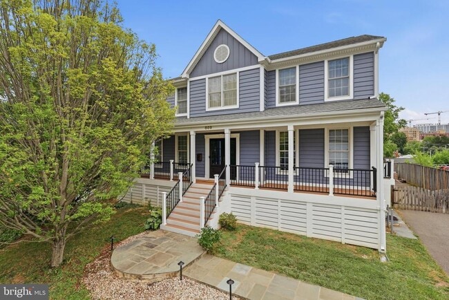 809 N Buchanan St