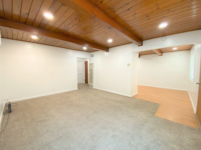 Photo - 605 Barney St