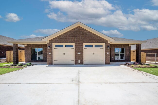 Building Photo - 5904 Cactus Flower Ln Unit 5904 B Cactus Flower