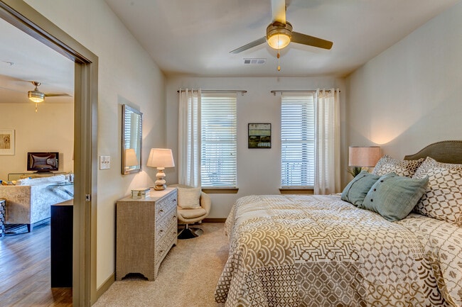 Photo - Artisan Twickenham Square