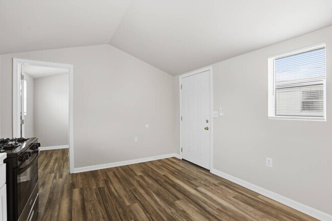 Photo - 22600 Middlebelt Rd