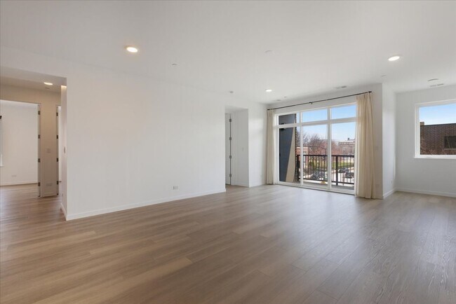 Photo - 204 S Leavitt St Unidad 302