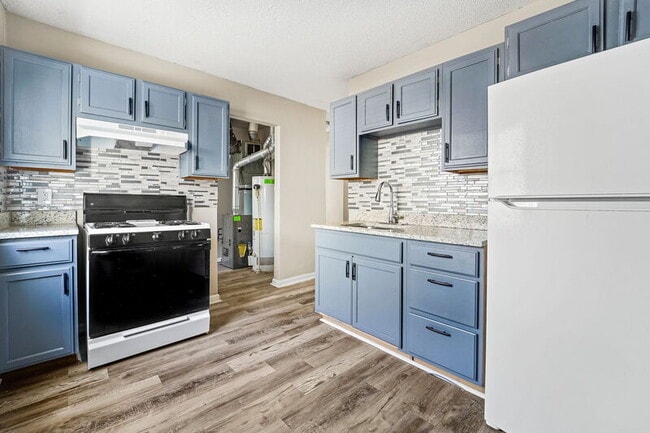 Photo - 7227 Orchard Ave