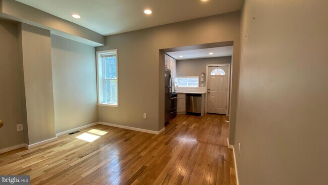 Photo - 2321 E Cabot St