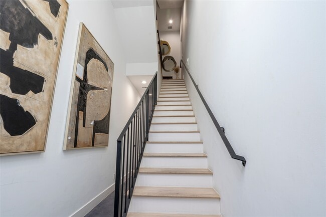 Photo - 709 Memorial Heights Dr