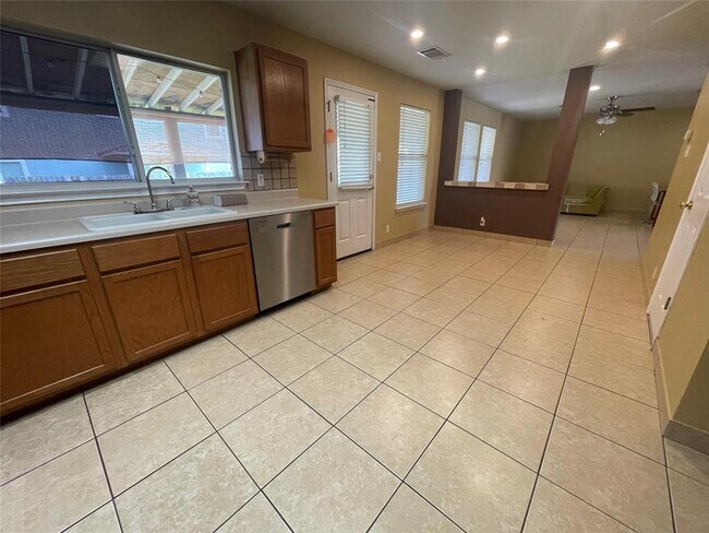 Photo - 104 Golden Gate Dr