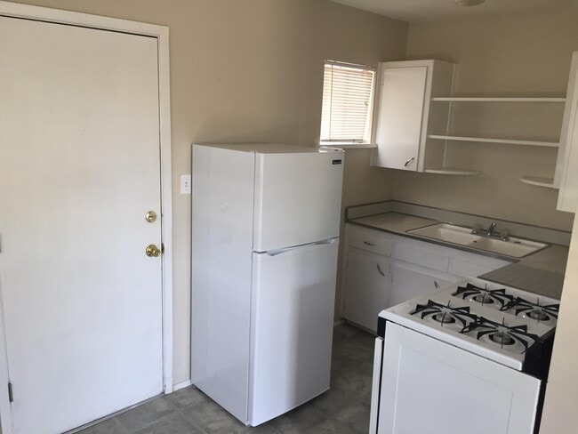 Photo - 427 Stanford Dr SE