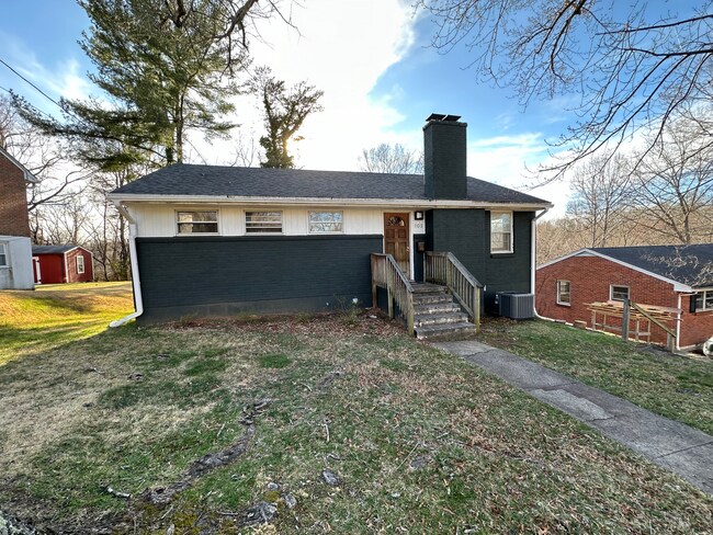 Photo - 105 Meadowview Dr