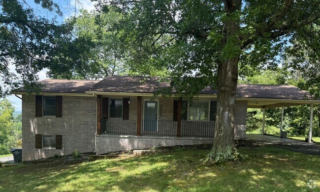 Building Photo - 3 bedroom 2.5 bathroom Home - Kingsport TN