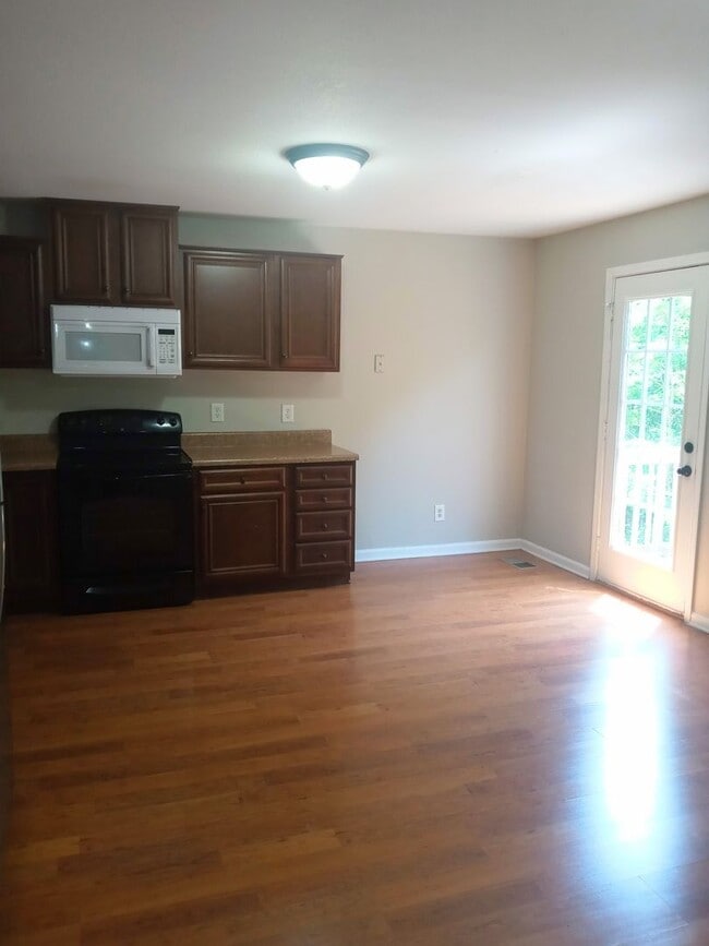 Photo - 1732 Thistlewood Dr