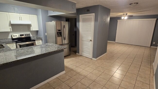 Photo - 7210 N Manhattan Ave Unit Manhattan 2011