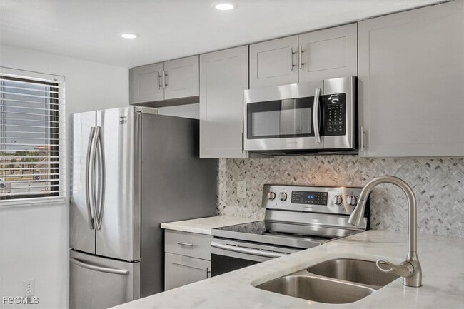 Building Photo - 4790 S Cleveland Ave Unit 108