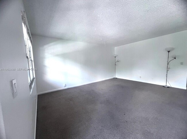 Photo - 101 SW 132nd Way Unidad 217J